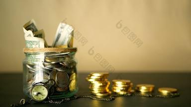 储蓄钱硬币Jar象征投资保持钱概念收集现金钞票玻璃锡Moneybox